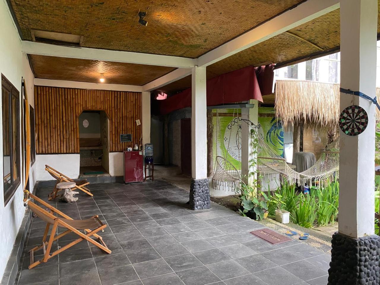 Medewi Good Vibes Stay&Surf Jembrana Eksteriør billede
